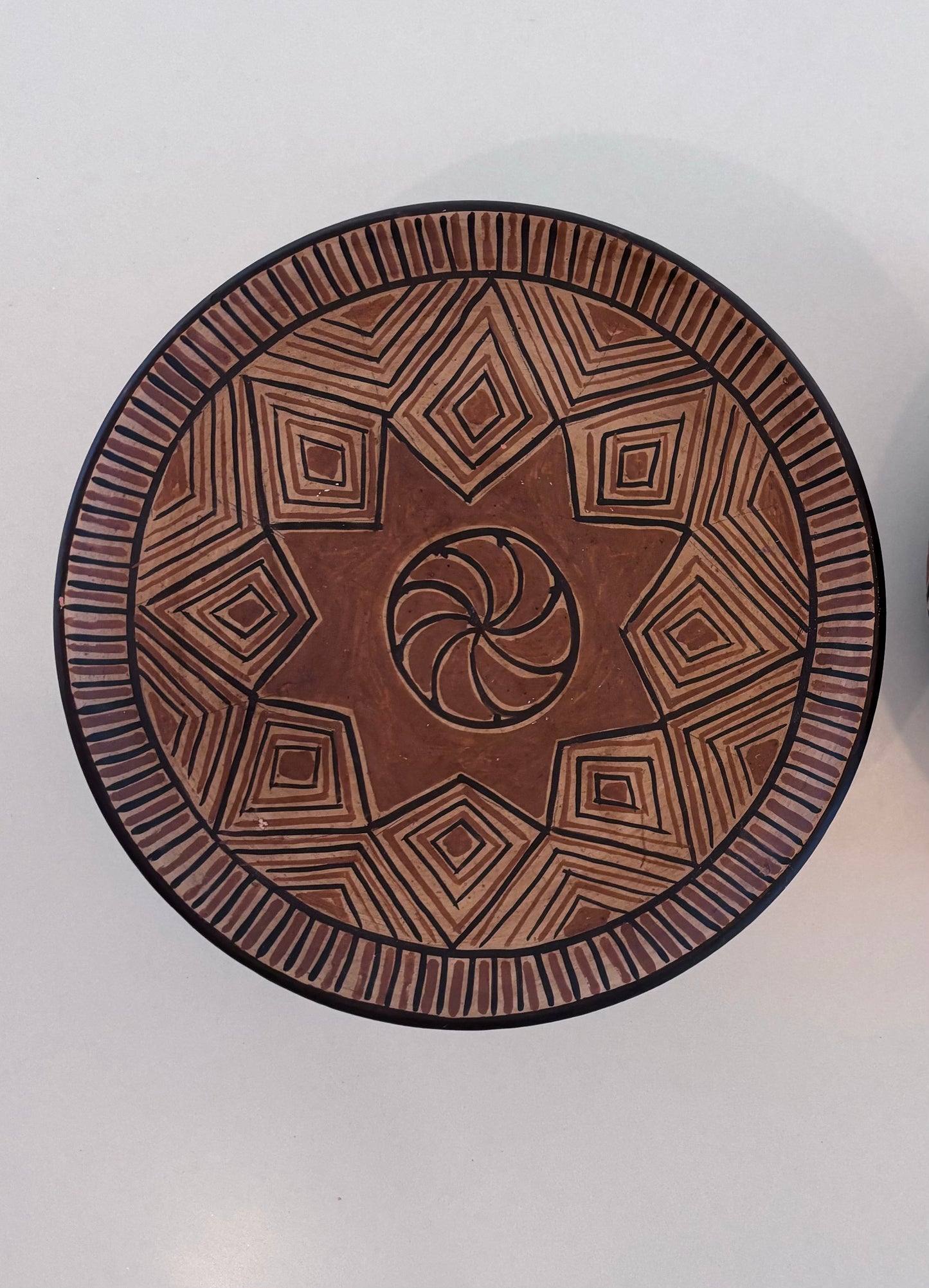 Plat sur Pied "Berbere" Marron